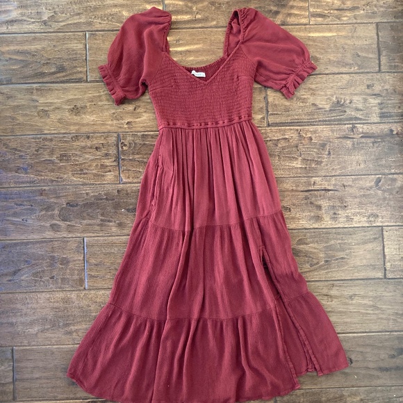 Abercrombie & Fitch Smocked Puff Sleeve Tiered Midi Dress Small Burgundy - Picture 1 of 10